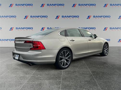 2018 Volvo S90 T5 Momentum