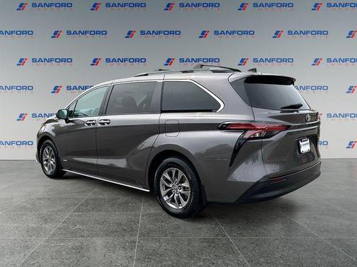 2021 Toyota Sienna LE