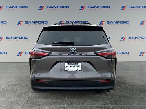 2021 Toyota Sienna LE