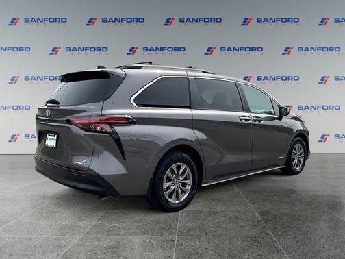 2021 Toyota Sienna LE