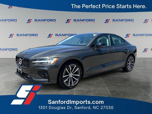 Pine Grey Metallic 2022 Volvo S60 T5 Momentum