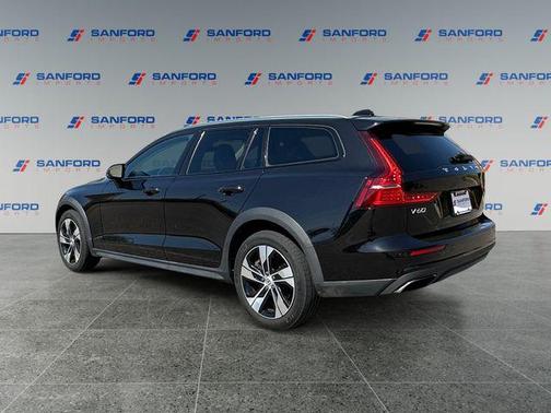 2021 Volvo V60 Cross Country T5