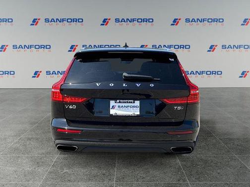 2021 Volvo V60 Cross Country T5