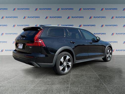 2021 Volvo V60 Cross Country T5