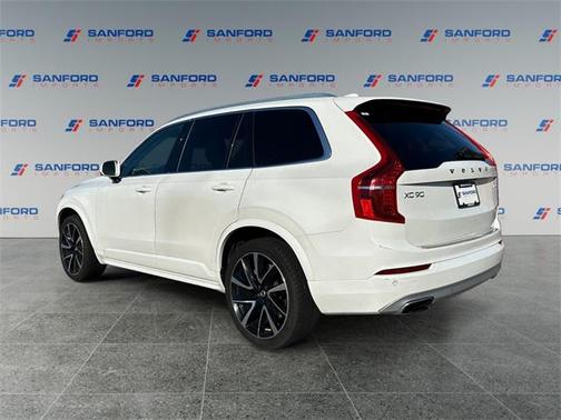 2021 Volvo XC90 T6 Momentum