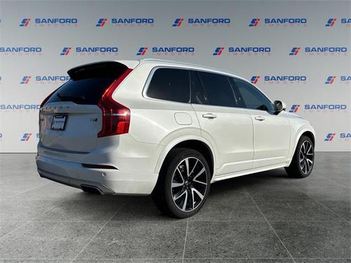 2021 Volvo XC90 T6 Momentum