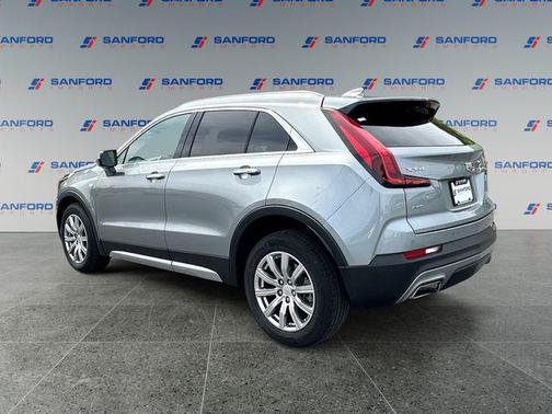 Argent Silver Metallic 2023 Cadillac XT4 Premium Luxury