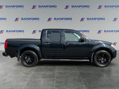 Magnetic Black Pearl 2019 Nissan Frontier SV