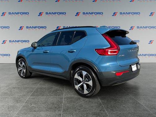 Fjord Blue Metallic 2023 Volvo XC40 B5 Ultimate Dark Theme