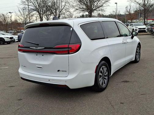 Bright White Clearcoat 2024 Chrysler Pacifica Hybrid Select