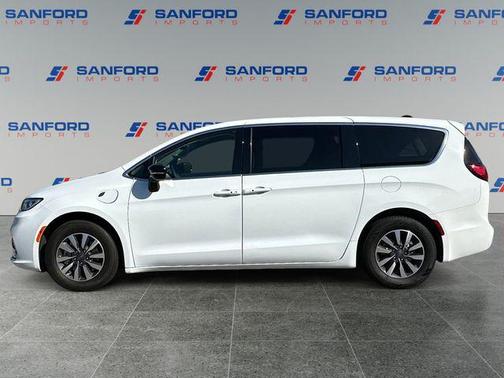 Bright White Clearcoat 2024 Chrysler Pacifica Hybrid Select