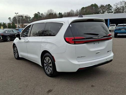Bright White Clearcoat 2024 Chrysler Pacifica Hybrid Select