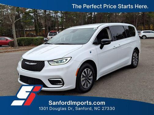 Bright White Clearcoat 2024 Chrysler Pacifica Hybrid Select