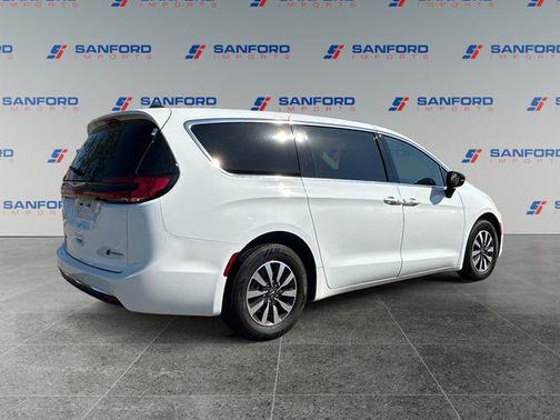 Bright White Clearcoat 2024 Chrysler Pacifica Hybrid Select