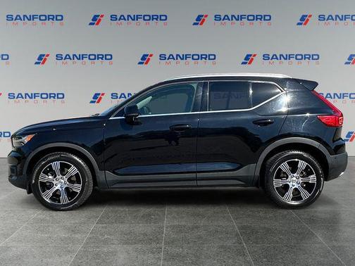 Onyx Black Metallic 2020 Volvo XC40 T5 Inscription