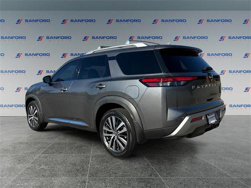 2022 Nissan Pathfinder Platinum 4WD