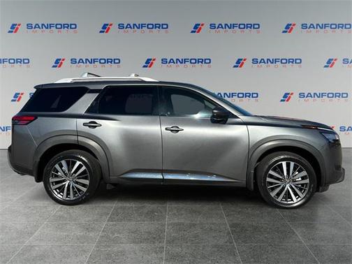 2022 Nissan Pathfinder Platinum 4WD