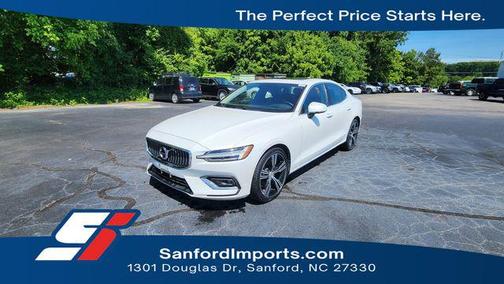 Crystal White Metallic 2022 Volvo S60 T5