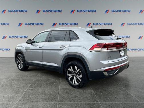 Silver Mist Metallic 2024 Volkswagen Atlas Cross Sport 2.0T SE