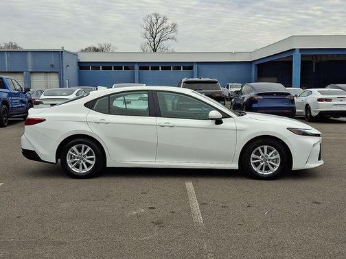 Ice 2025 Toyota Camry LE