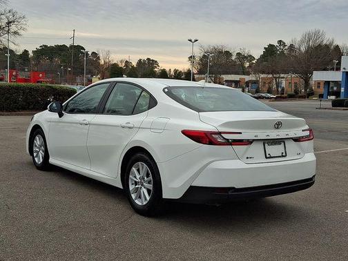 Ice 2025 Toyota Camry LE