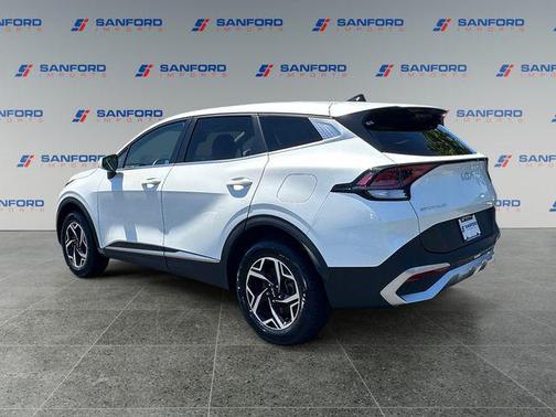 Snow White Pearl 2023 Kia Sportage LX