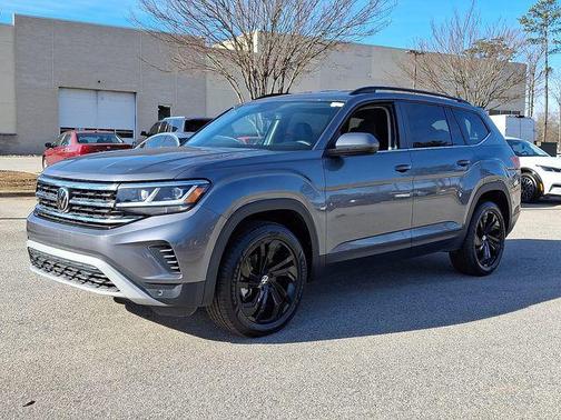 Platinum Gray Metallic 2023 Volkswagen Atlas 3.6L SE w/Technology