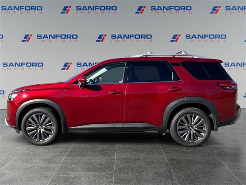 2023 Nissan Pathfinder SL 4WD