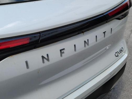 Radiant White 2027 INFINITI QX60 LUXE FWD