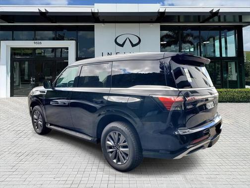 2025 INFINITI QX80 PURE