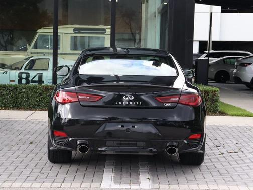 2022 INFINITI Q60 LUXE