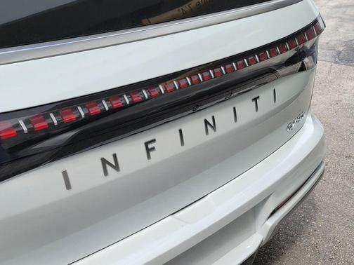 Radiant White 2027 INFINITI QX80 Luxe