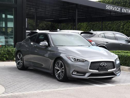 2022 INFINITI Q60 LUXE