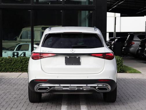 2025 Mercedes-Benz GLC 300 Base