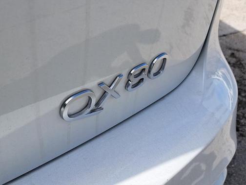 2025 INFINITI QX80 PURE