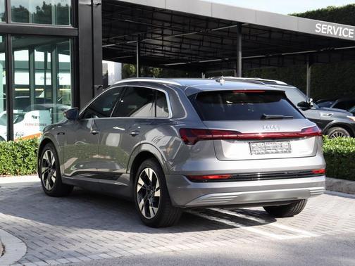 2022 Audi e-tron Premium