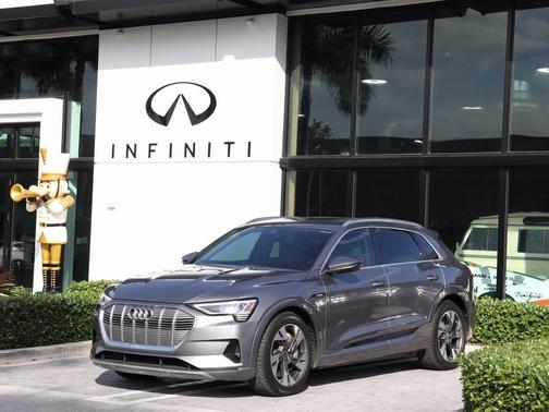 2022 Audi e-tron Premium