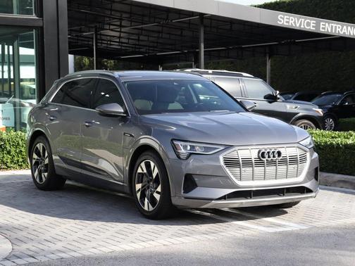 2022 Audi e-tron Premium