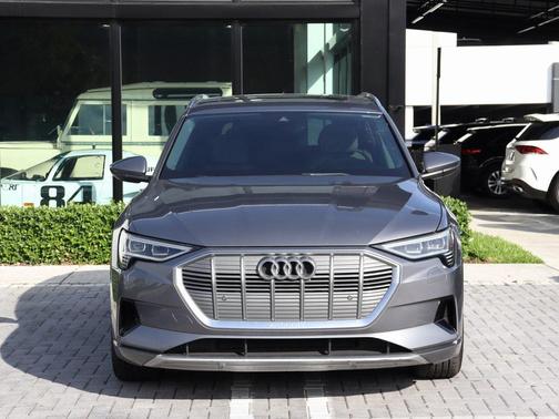 2022 Audi e-tron Premium