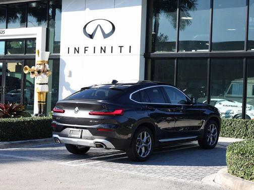 2025 BMW X4 xDrive30i