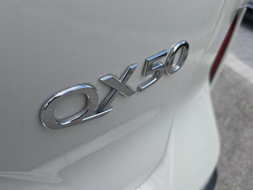 2022 INFINITI QX50 LUXE