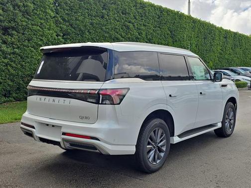 2025 INFINITI QX80 PURE