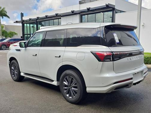 2025 INFINITI QX80 PURE