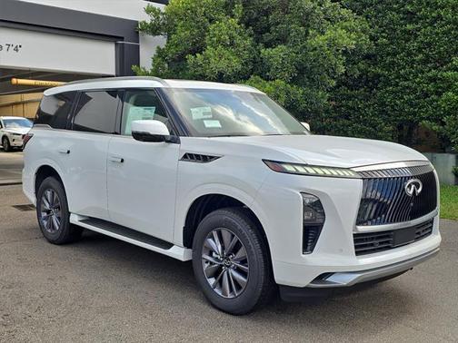 2025 INFINITI QX80 PURE