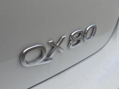 2025 INFINITI QX80 PURE