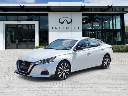 2022 Nissan Altima SR Intelligent AWD