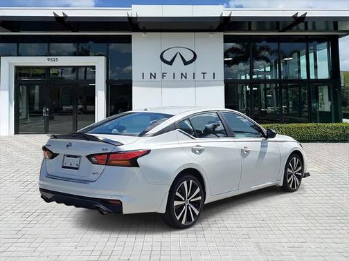 2022 Nissan Altima SR Intelligent AWD