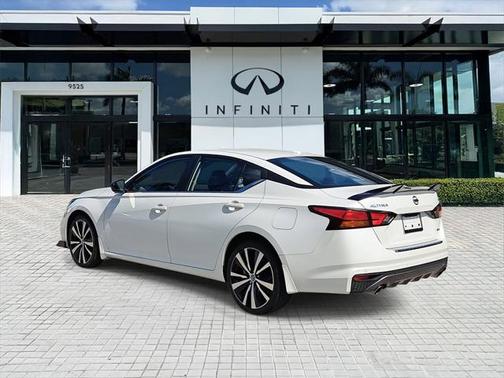 2022 Nissan Altima SR Intelligent AWD