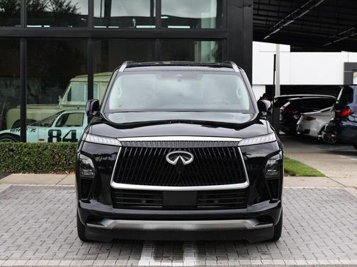 2025 INFINITI QX80 LUXE