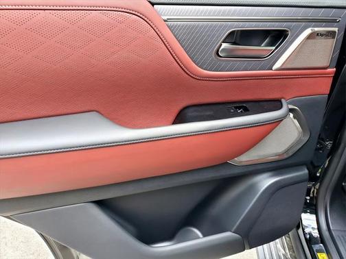 2025 INFINITI QX80 Luxe